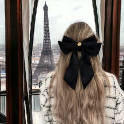 Sljfe med Chanel smykke 